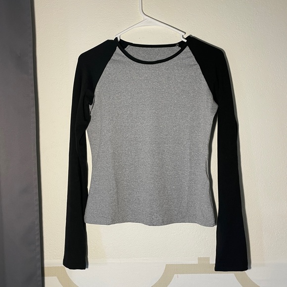 Dazy Women’s Bundle Raglan Long Sleeve Tees - Size M - Picture 6 of 7